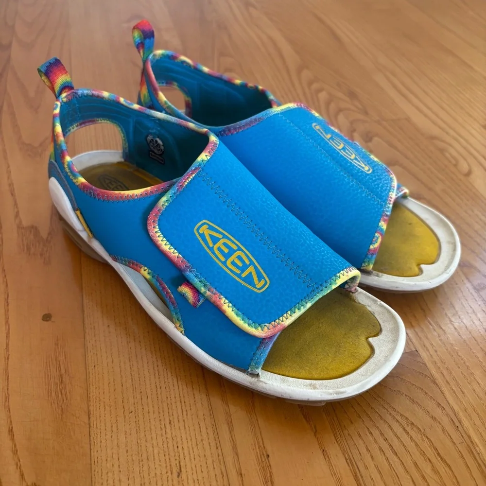Keen Knotch Creek Sandals Big Kids youth boys size 4 girls Blue rainbow Shoes